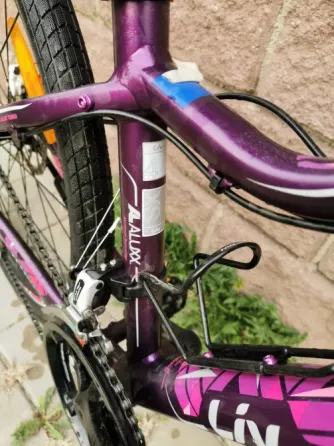 велосипед с высоким рулем и узкими шинами