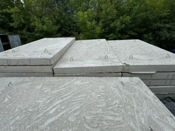 Горизонтальное сечение бетонных блоков на строительной площадке