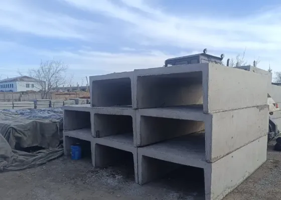 Горизонтальное сечение бетонных блоков на строительной площадке