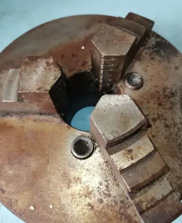 Чак для токарного станка с отдельной ручкой для регулировки