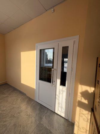 Здание на улице Центральной 58/2 с магазинами и услугами