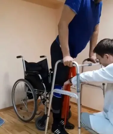 Устройство для реабилитации руки с проводами и датчиками