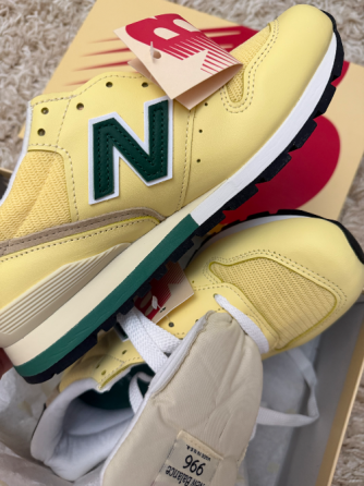 Кроссовки New Balance 996, сделанные в США, желтого цвета, со стилем и деталями в зеленом цвете