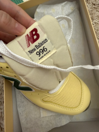 Кроссовки New Balance 996, сделанные в США, желтого цвета, со стилем и деталями в зеленом цвете
