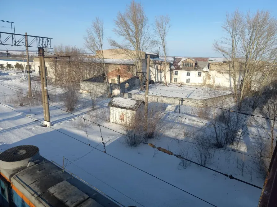 Электрмен жылытылатын тастанды ғимараттарға қысқы көрініс