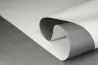 Дөңгелек шеттері бар қағаз парағы, ақ және сұр түстер