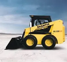 Механизм для работы с землей Shantui SL1220K на фоне пустынного ландшафта
