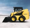 Шантауи SL1220K жермен жұмыс істейтін механизмнің жұмысы, шөлді ландшафт аясында.