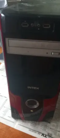 Компьютерный корпус INTEK спереди с разъемами и лотком для дисков