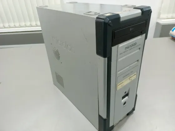 Корпус мультимедийной компьютерной системы Microlab с приводом и панелью управления