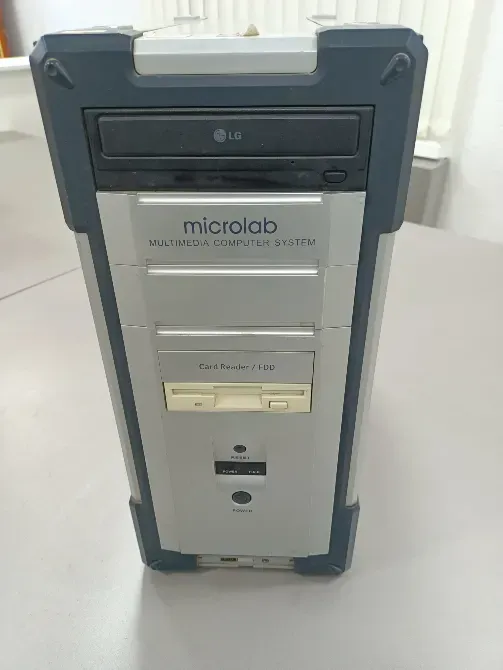 Корпус мультимедийной компьютерной системы Microlab с приводом и панелью управления