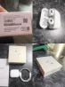 Суреттерде Apple AirPods үшінші буыны, оның ішінде орауыш пен қосымша керек-жарақтар көрсетілген