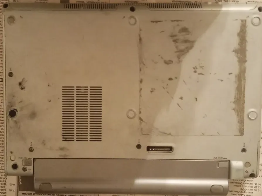нижняя часть ноутбука Sony Vaio