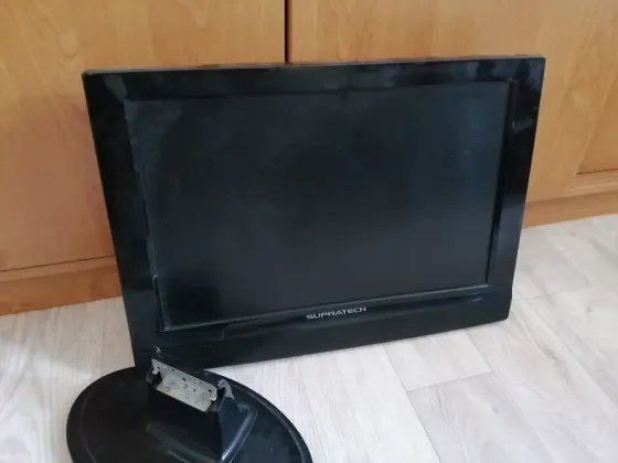 Supratech компаниясының SupraVision Teseo S-2002DVT құрылғысы, логотипі және өнім туралы ақпаратпен