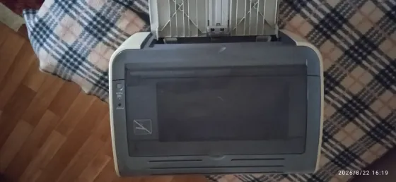 Принтер Canon с закрытой верхней крышкой