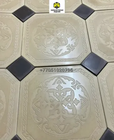 палликова плитка на полу с узором и черными вставками